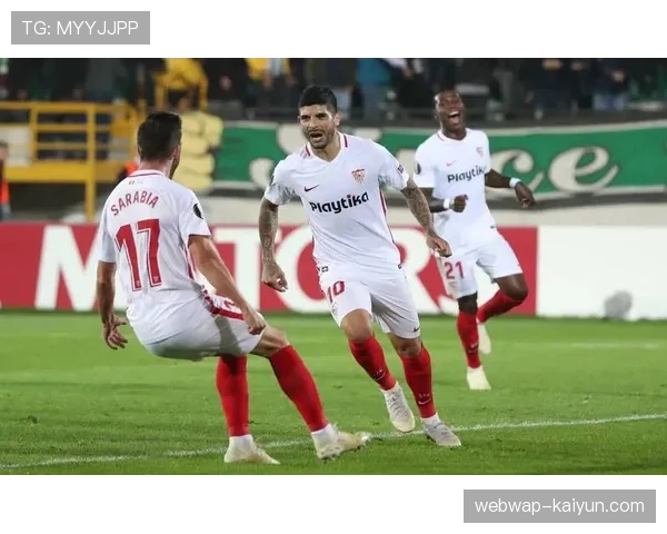 塞维利亚防守站位存在漏洞,对手直塞球威胁度持续偏高 塞维利亚防守站位存在漏洞,对手直塞球威胁度持续偏高